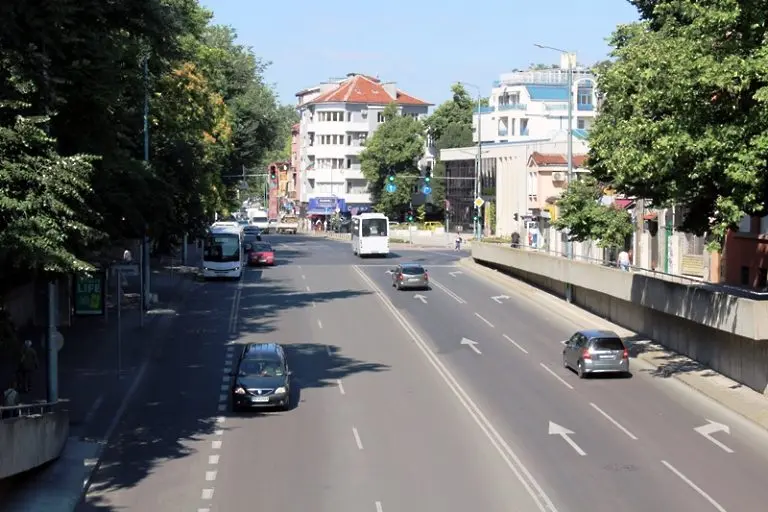Приеха разширението на ул. „Гладстон“, точката предизвика напрежение в ОбС на Пловдив