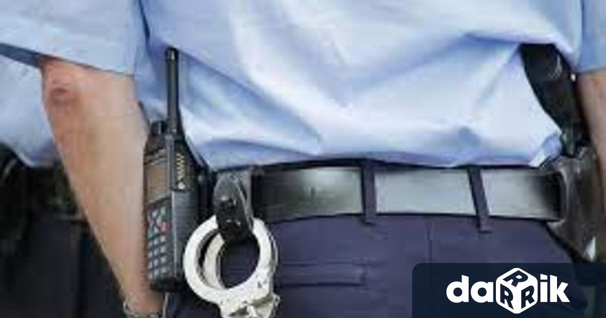Полицията задържа мъж на 50 години които се опитал да открадне