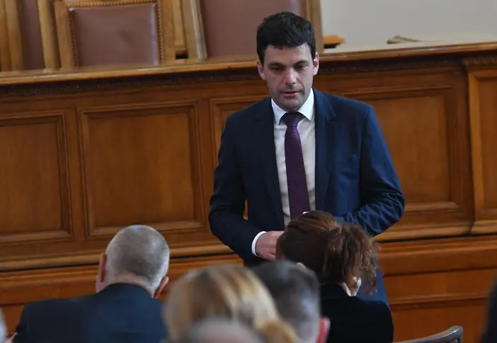 Никола Минчев допуска, че може да има референдум за датата на националния празник