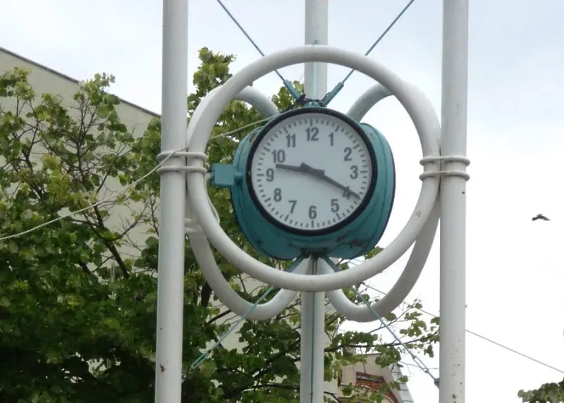 Мълния превъртя градския часовник на Бургас 