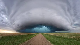 ”Изключително мощна гръмотевична буря”: Какво е суперклетка