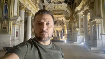 Зеленски записа послание от разрушения храм в Одеса, призова за още оръжие (видео)