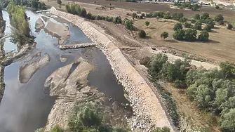 Приключи укрепването на река Марица при вододайната зона на Пазарджик