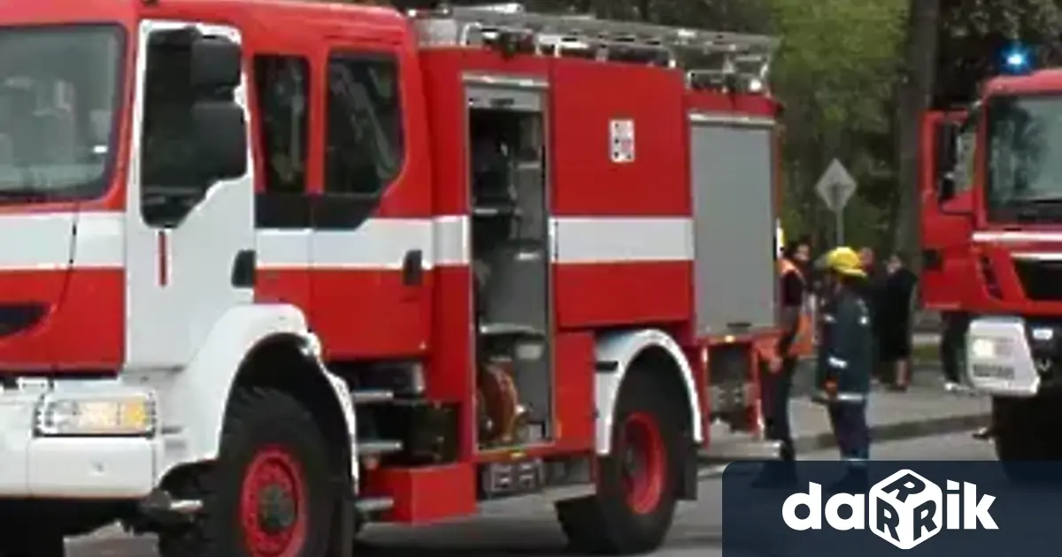 Двама души са обгазени при пожар в апартамент в Пловдив