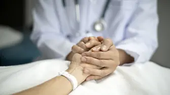 Благороден жест: Доктор по дентална медицина предлага безвъзмездно лечение на обезобразеното момиче