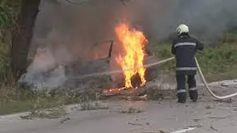 Румънски автомобил изгоря на Е-79 - няма пострадали хора