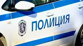 Автобус се блъсна в светофара за Марково, полицаи регулират движението
