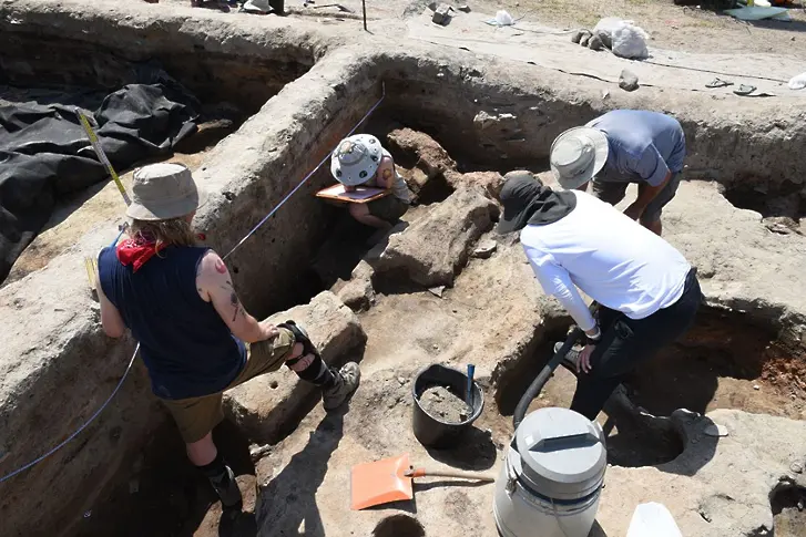 Започнаха археологическите проучвания на Селищна могила „Юнаците“