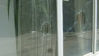 23-годишен е задържан  - счупил прозорците на къщата на своя родина