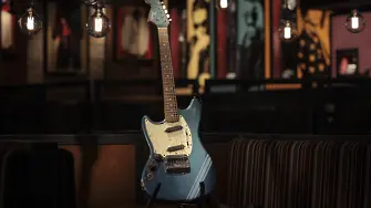 Електрическа китара на Кърт Кобейн отива на търг