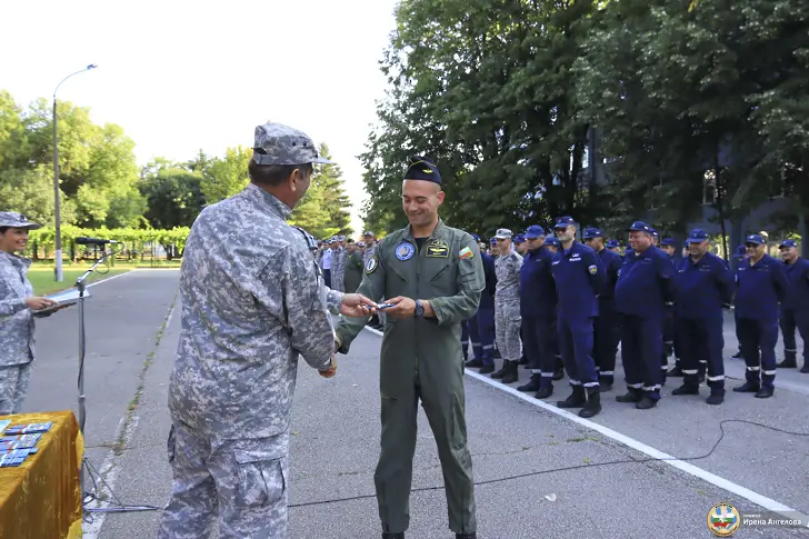 Церемония по повишаване във военно звание и назначаване на военнослужещи в 12-та Авиационна база