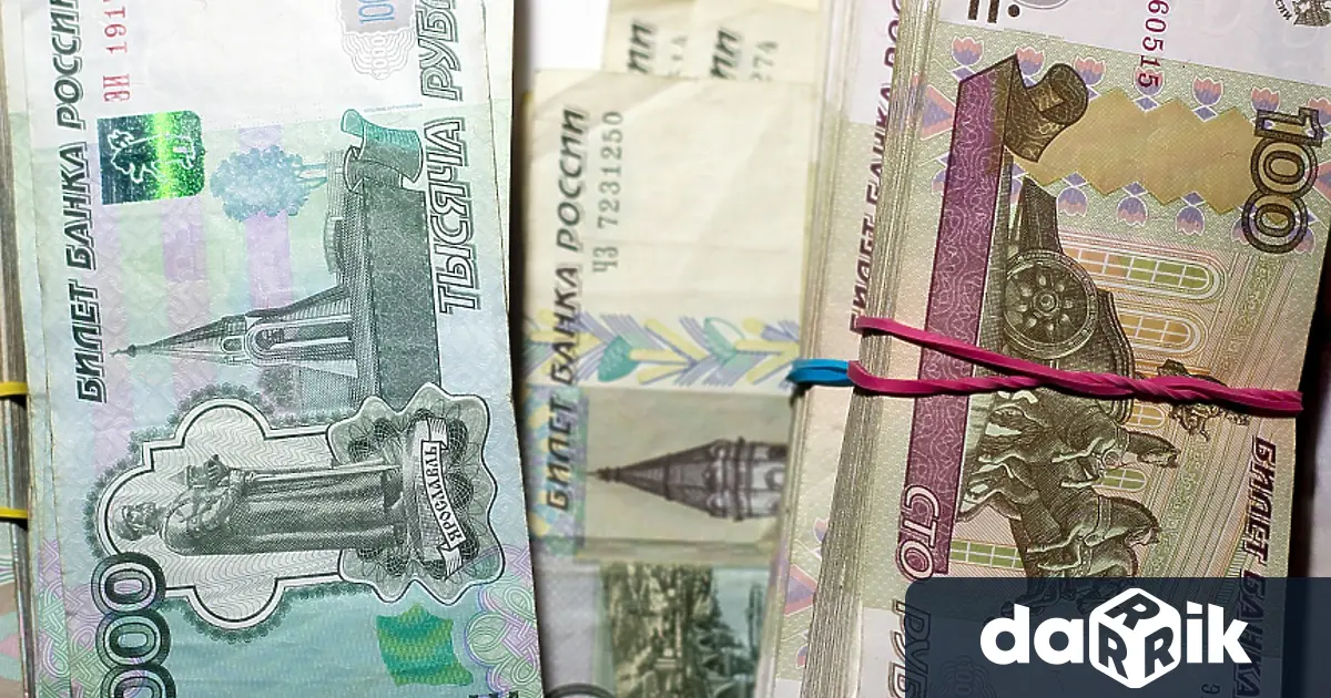 Руснаците кътат рекордни количества пари в брой на фона на