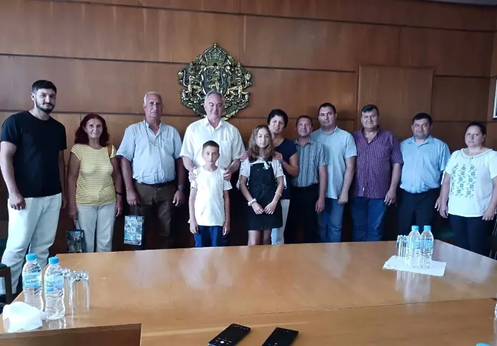 Етнически българи от румънското село Извоареле с корени от Плевенския край се срещнаха с кмета Георг Спартански