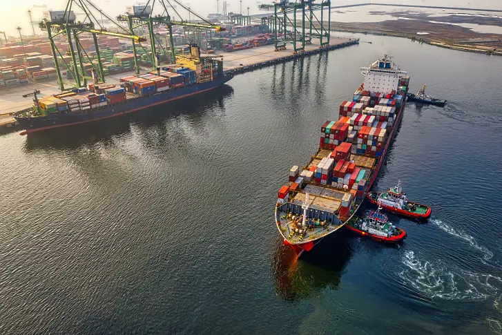 Блокада по Дунав: Стотици кораби чакат заради руските удари по украински пристанища