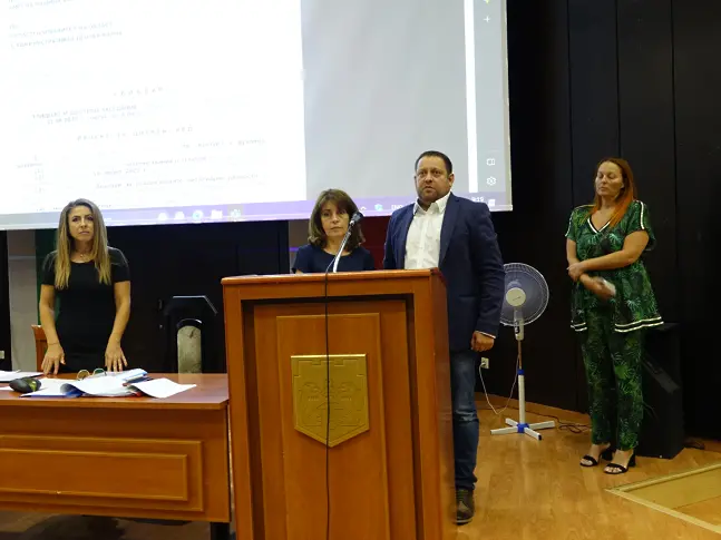 Директор на варненска гимназия положи клетва като общински съветник