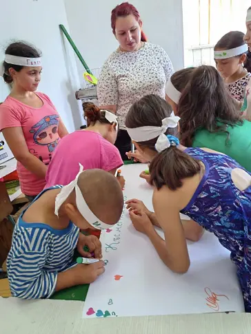 Всяко лято Центърът за обществена подкрепа при Община Гулянци организира групова дейност с деца