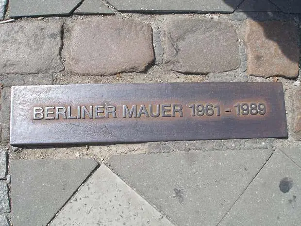 На 13-ти август започва изграждането на Берлинската стена/снимки/