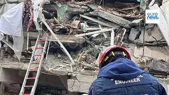 След земетресението в Турция: Сграда се срути, десетки са ранени