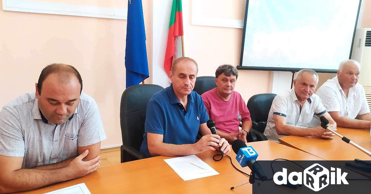 Кметът Петър Паунов коментира падналата изолация на стадион Осогово Тук