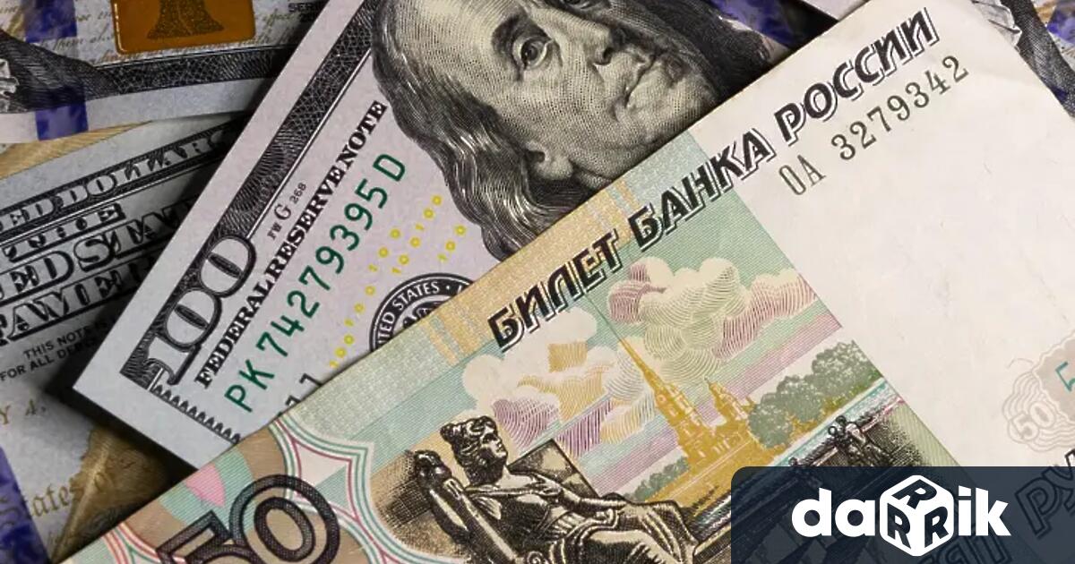 Руската рубла продължава да поевтинява и се срина до едни