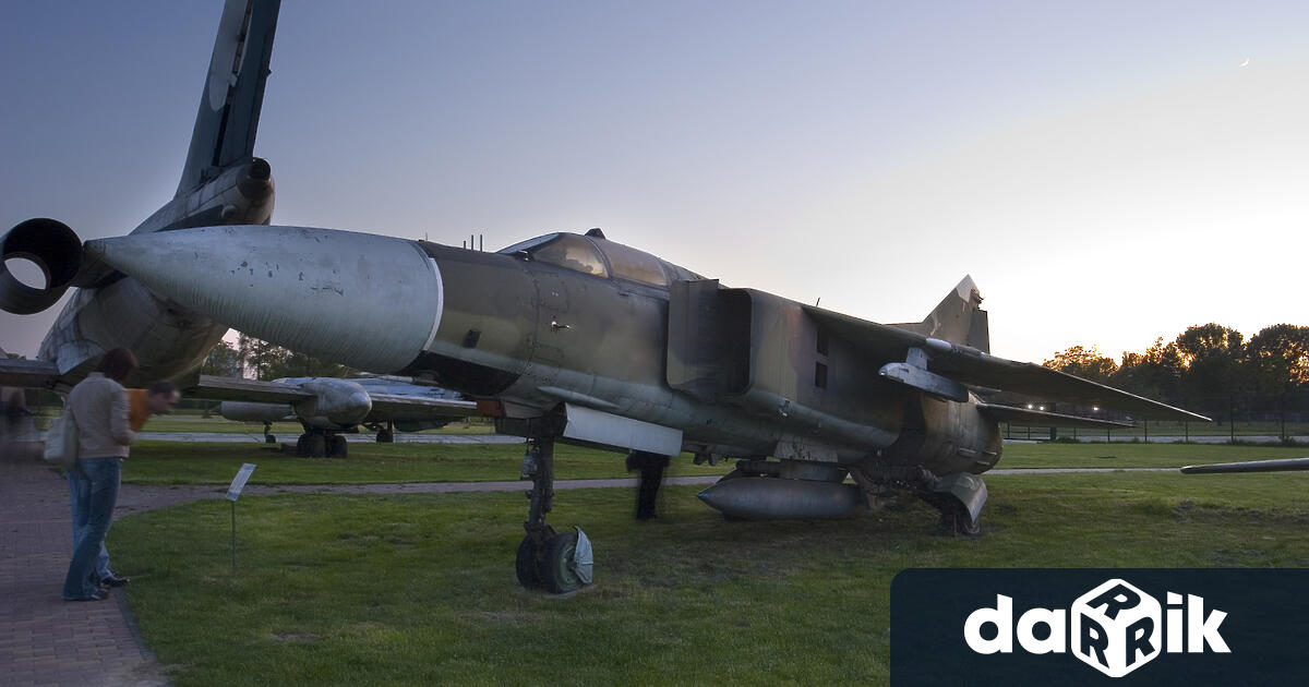Изтребител МиГ 23 съветско производство се разби на авиошоу в