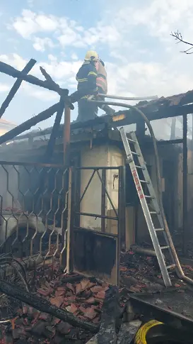 Спасиха от изгаряне къща в Рогош