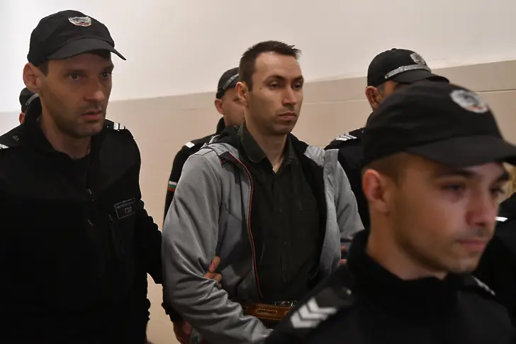 Съдът гледа делото за убитата и намерена в куфар Евгения