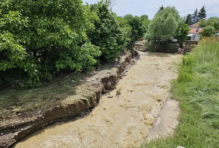 Опасност от поройни наводнения край реките Искър, Марица и Места