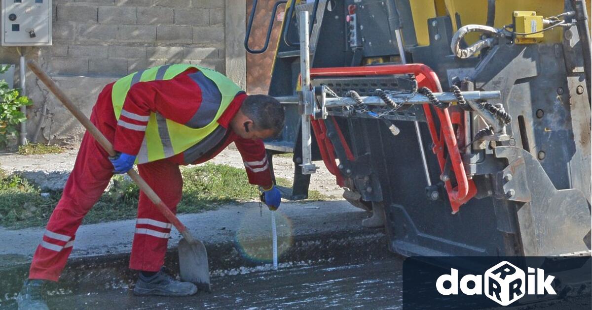 Заради полагането на износващия слой на асфалтовата настилка по варненската