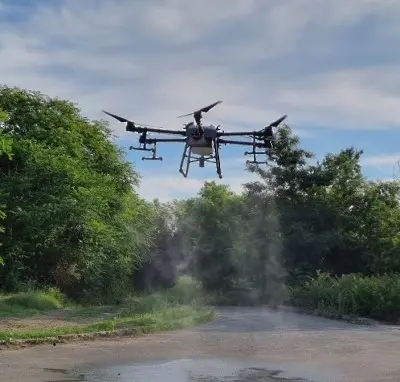 Със земеделски дрон пръскат срещу комари над бургаските езера