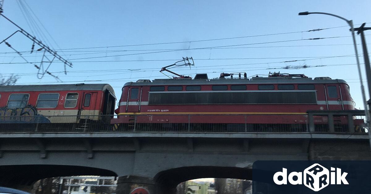 Незагасена цигара е запалила влака от София за морето При