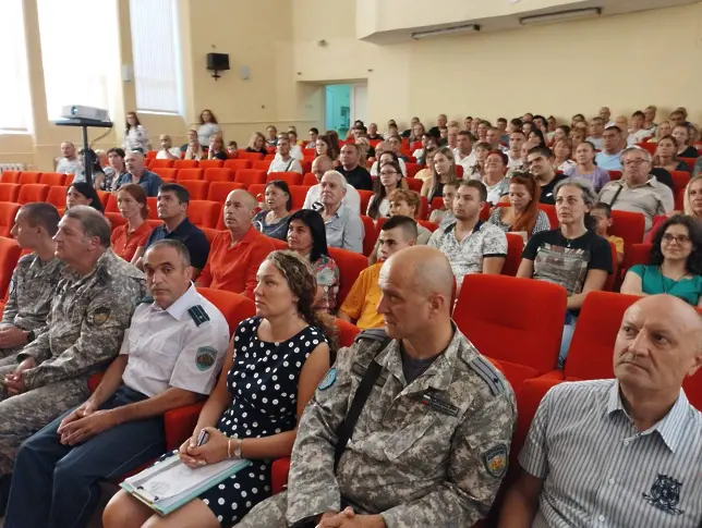 ВВВУ „Георги Бенковски“ прие 77-я си випуск