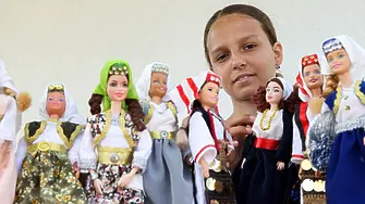 Кукла Барби - вече и във фолклорен стил