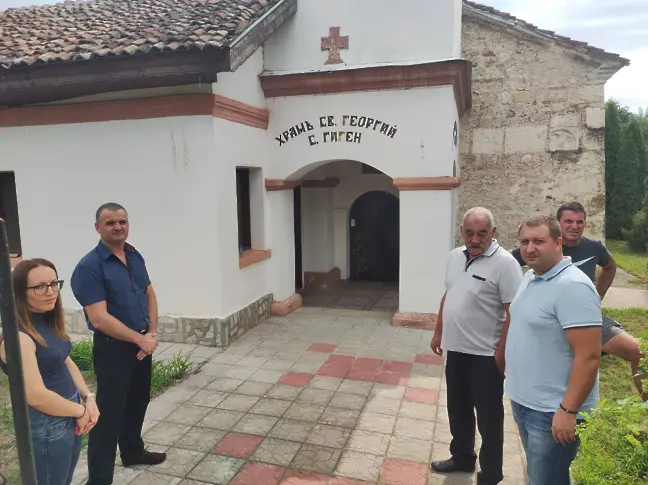 Хората от община Гулянци се помолиха за здраве и благопреуспяване