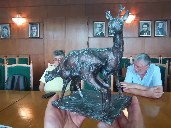 Поради пластични и композиционни слабости прекратиха конкурса за композиция „Двете сърнета”