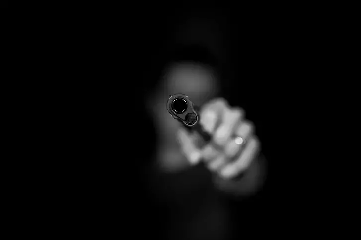 Бургазлия простреля с газов пистолет в главата 51-годишен мъж
