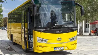 Министерството на образованието и науката предостави на Община Мездра нов училищен автобус