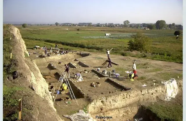 Приключва археологическата школа на могилата край Юнаците
