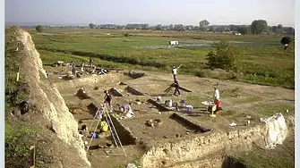 Приключва археологическата школа на могилата край Юнаците