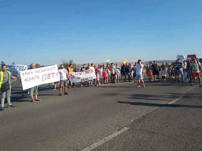 200 на протест заради лош път, блокираха участъка Бургас-Каблешково-Обзор 