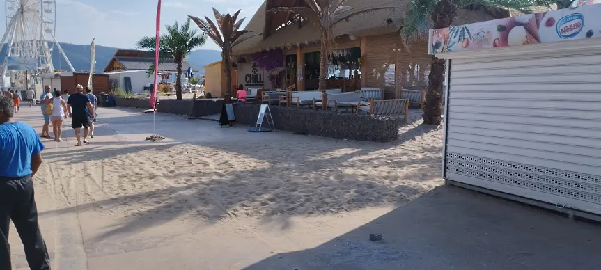 „Слънчев бряг“ АД отстрани натрупания пясък на крайбрежна алея в курорта