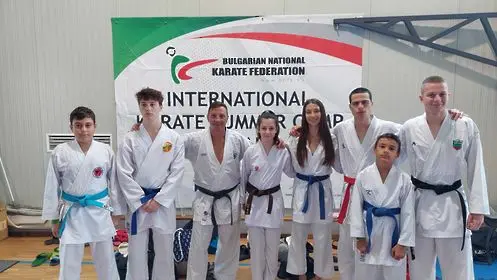 Състезатели и треньор на СК Дарис на Националния лагер в Кранево