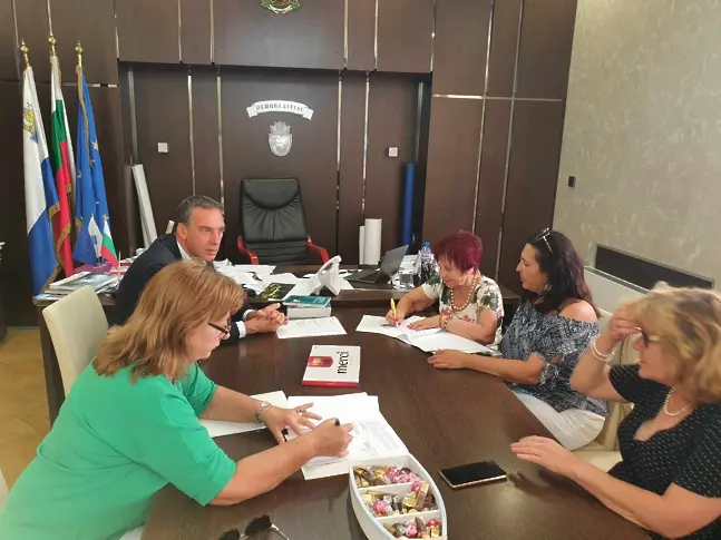 По-високи заплати за общинските медицински сестри в Бургас