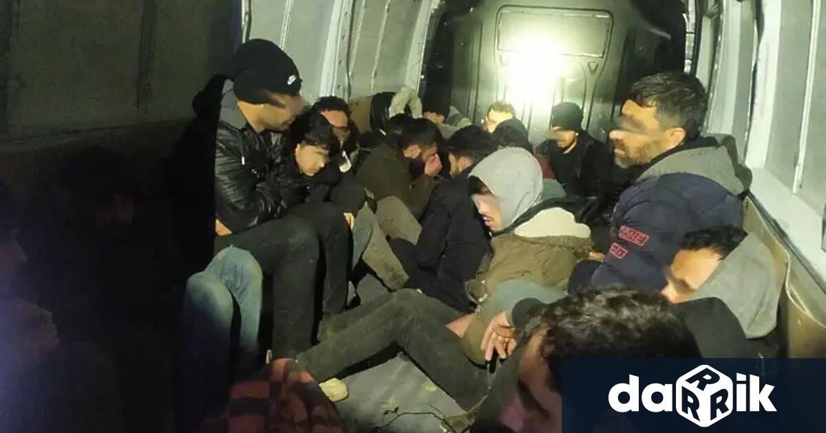Спрян е бус с нелегални мигранти на входа на София