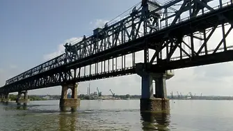 От 28 август до 31 август през нощта за четири часа ще бъде ограничено движението по Дунав мост