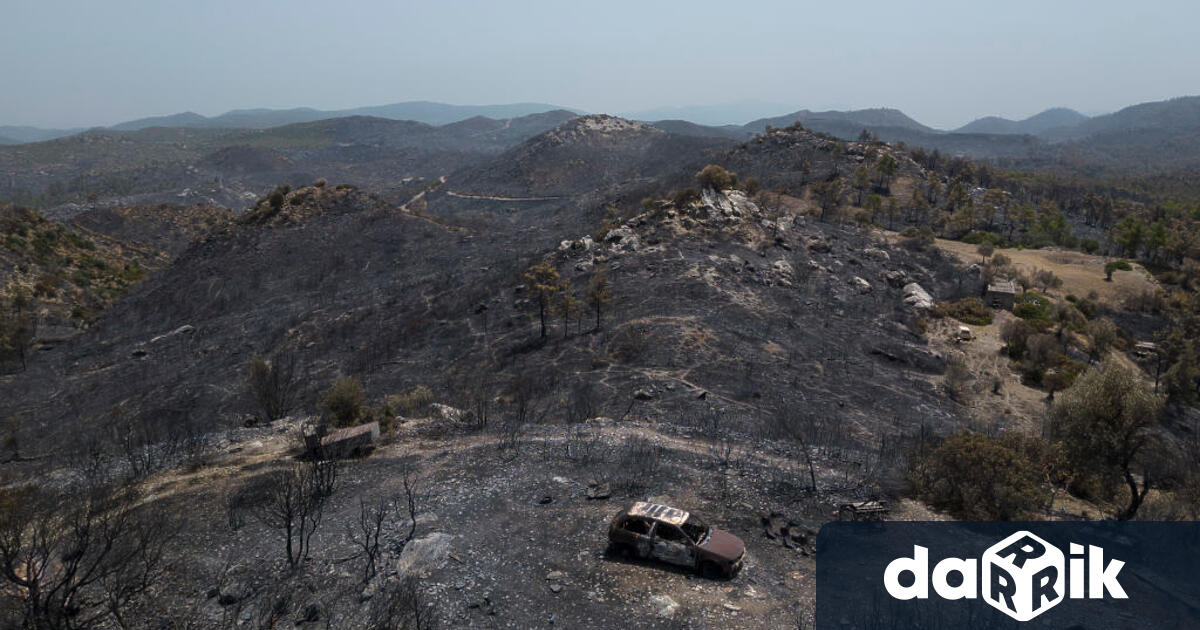 Пожарникарите в Гърция днес продължават да са изправени пред нестихващи