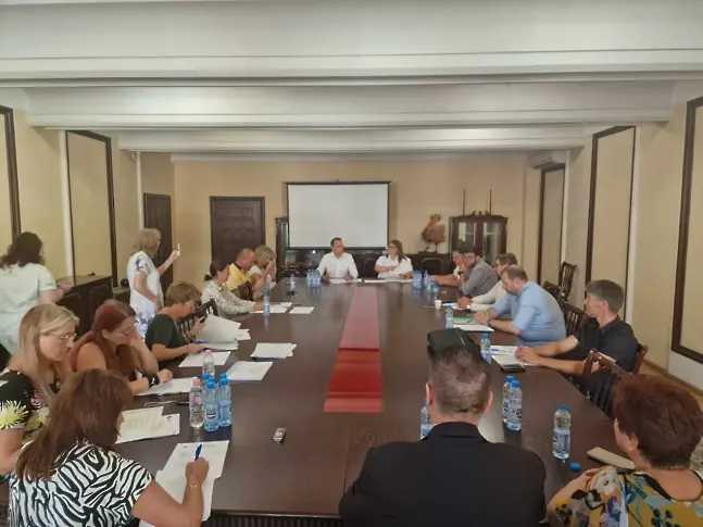 Консултации за състава на общинската избирателна комисия се проведоха днес в Добрич