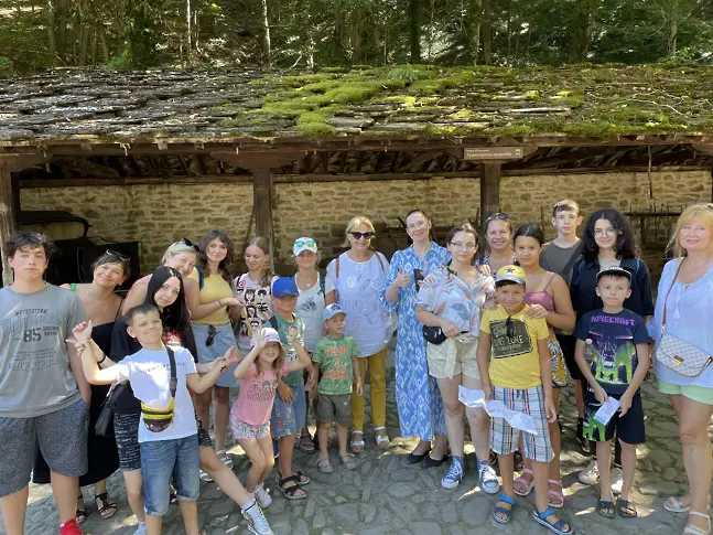 Децата на „Каритас“ от Украйна пътешестваха в българското минало на Етъра