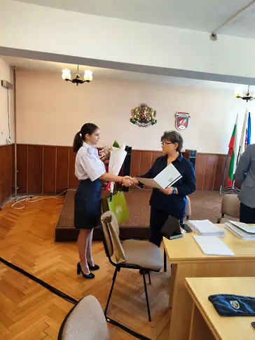  Община Долна Митрополия връчи академичната си награда на лейтенант инж. Снежана  Николова