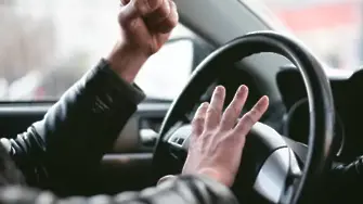 Отново агресия на пътя: Разгневен шофьор наби млад водач на кръстовище